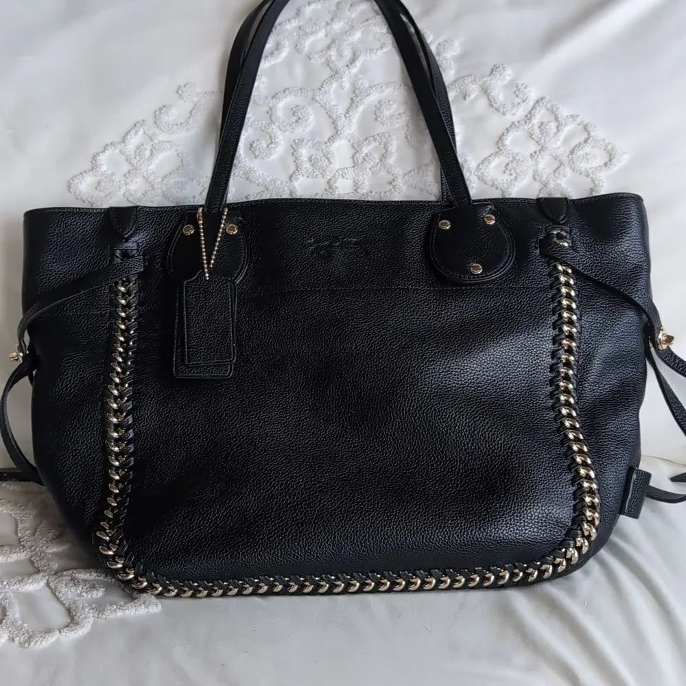 Coach ♣️Limited Edition Tatum Whipstitch Shoulder Bag /Gold Chain Detailing